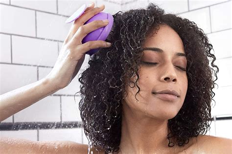 Is it OK to brush hair in shower?