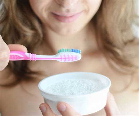 Is it OK to brush teeth with baking soda?