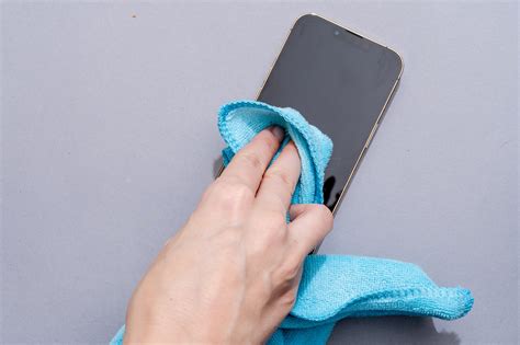Is it OK to clean phone screen with wipes?