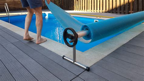 Is it OK to cover your pool in the summer?