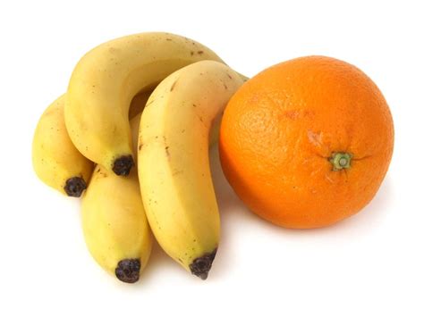 Is it OK to eat banana and orange together?