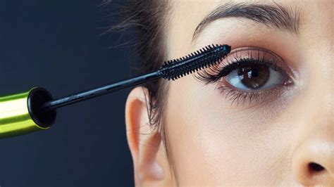 Is it OK to get mascara in your eye?