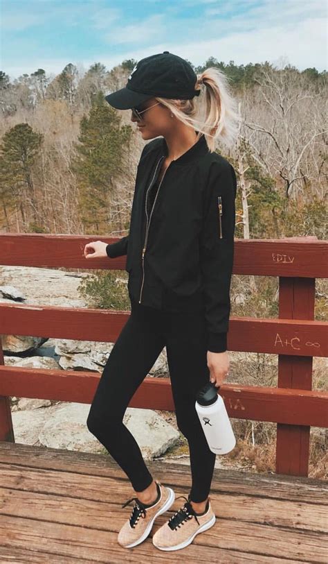 Is it OK to hike in leggings?