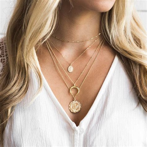 Is it OK to layer necklaces?