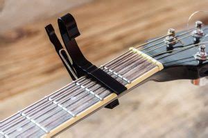 Is it OK to leave a capo on guitar?