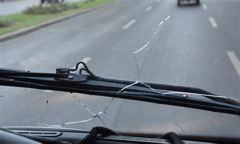 Is it OK to leave a crack in your windshield?
