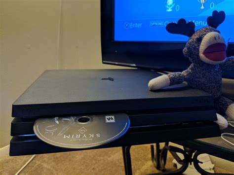 Is it OK to leave a disc in the PS4?