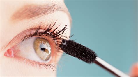 Is it OK to leave mascara on?