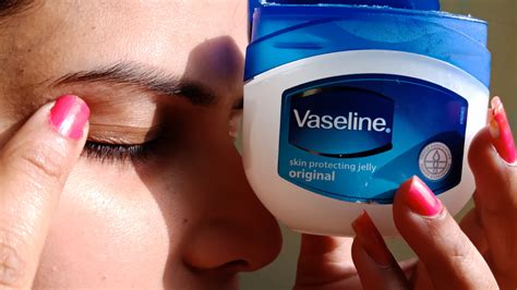 Is it OK to put Vaseline on your eyelids?