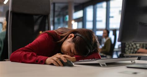 Is it OK to sleep on your lunch break?