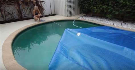 Is it OK to turn pool pump off at night?