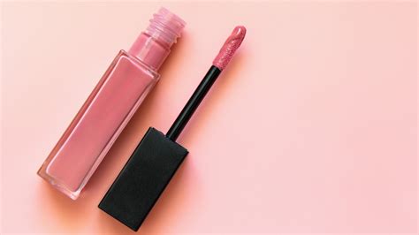 Is it OK to use expired lip gloss?