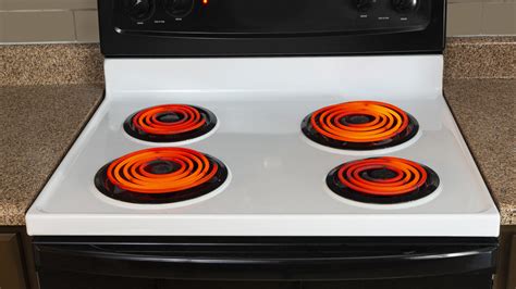 Is it OK to use stove while using oven?