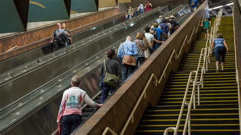 Is it OK to walk on escalator?