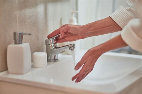 Is it OK to wash eyes with tap water?