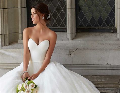 Is it OK to wear a strapless dress to a wedding?