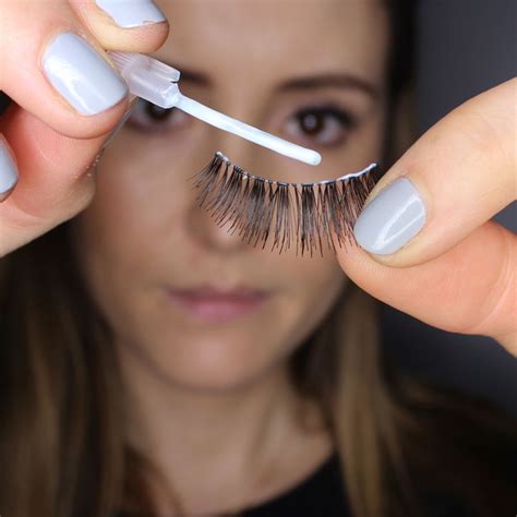 Is it OK to wear false eyelashes everyday?