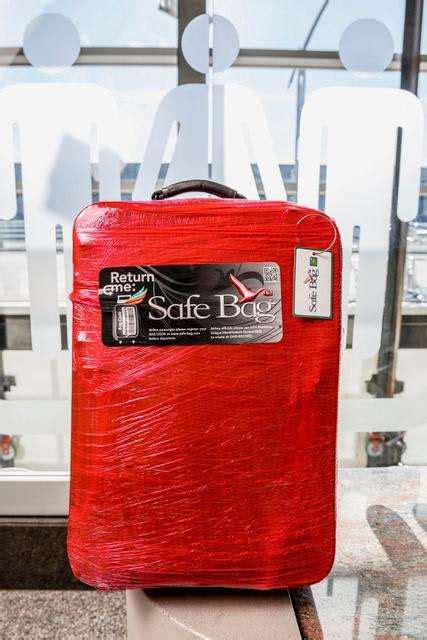 Is it OK to wrap luggage?