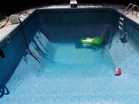 Is it bad to fully drain your pool?