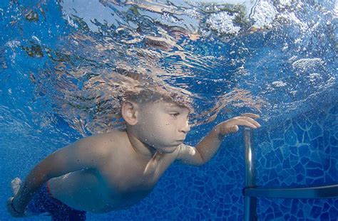 Is it bad to look underwater without goggles?