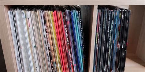Is it bad to store vinyl flat?