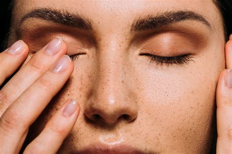 Is it better to age with oily or dry skin?