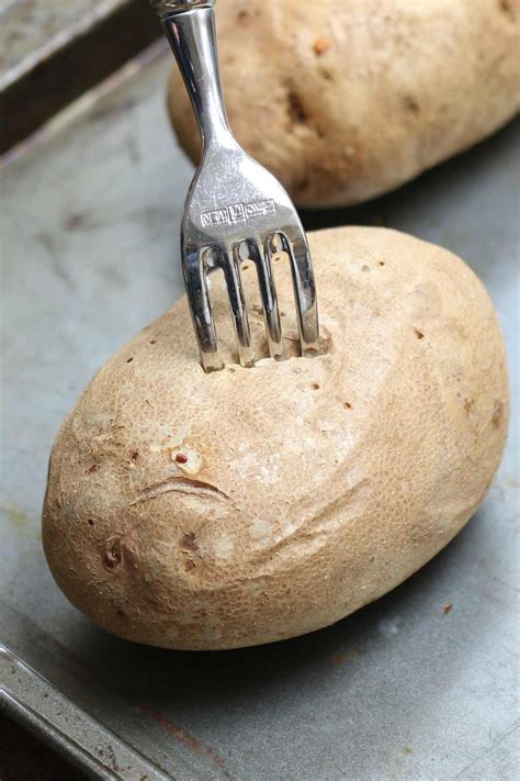 Is it better to bake a potato at 350 or 400?