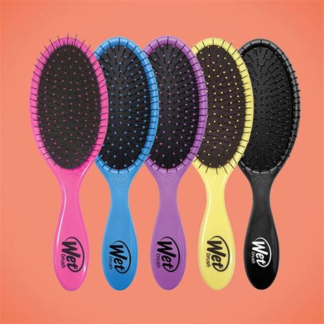 Is it better to comb or brush wet hair?