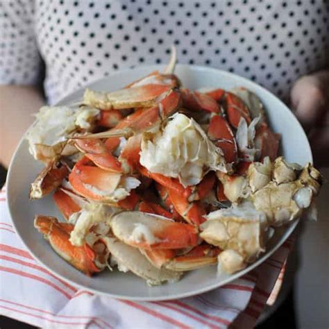 Is it better to cook crabs alive or dead?