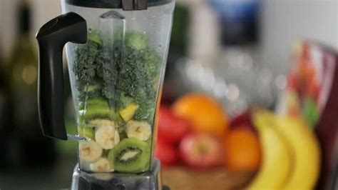 Is it better to eat fruit or blend it?