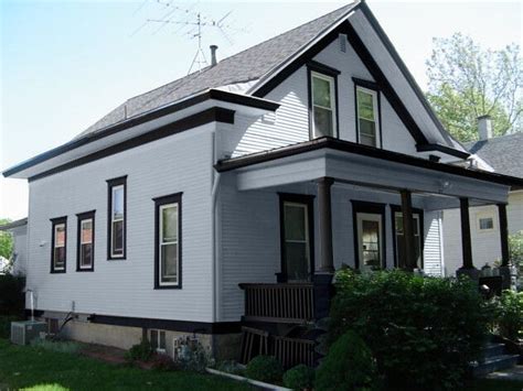 Is it better to have a dark or light colored house?