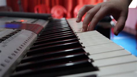 Is it better to learn piano on a keyboard or piano?