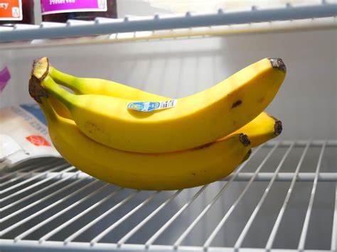 Is it better to leave bananas out or in the fridge?