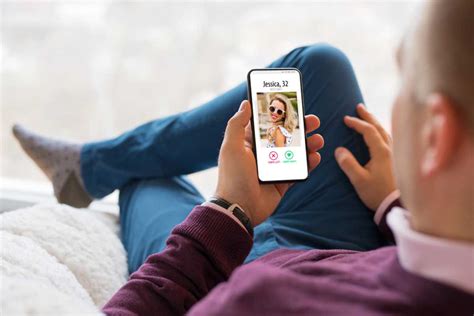 Is it better to meet people in person or on dating apps?