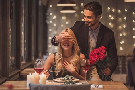 Is it better to propose before dinner or after?