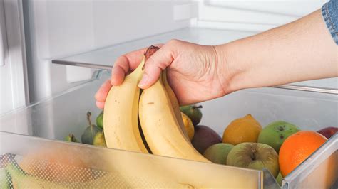 Is it better to put bananas in the fridge or freezer?