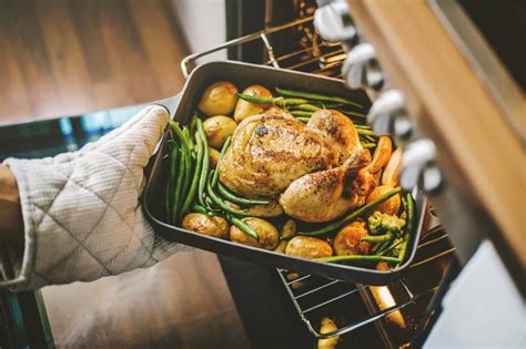 Is it better to reheat chicken or eat it cold?