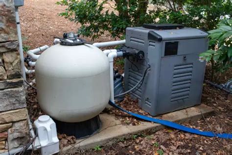 Is it better to run a pool pump at night or day?