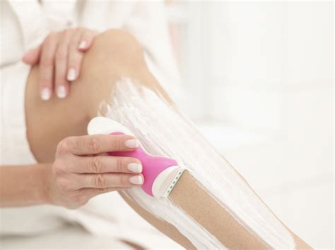 Is it better to shave legs in the morning or at night?