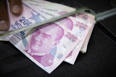 Is it cheaper to buy Turkish Lira in Turkey?