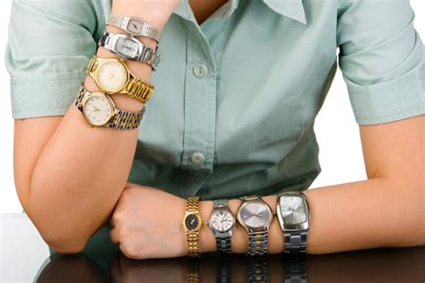 Is it fashionable to wear a watch?