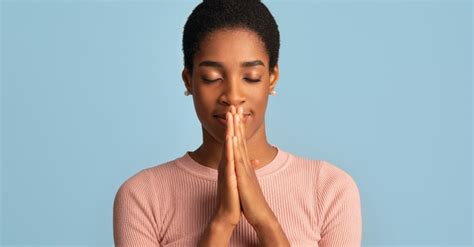 Is it good to close eyes when praying?