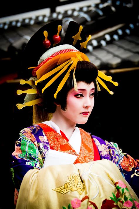 Is it illegal to take a picture of a geisha?