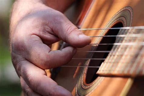 Is it impossible to play guitar with short fingers?