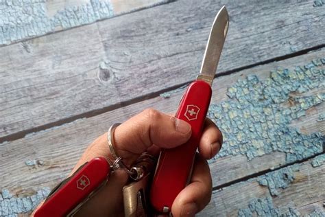 Is it legal to carry Swiss Army knife in India?
