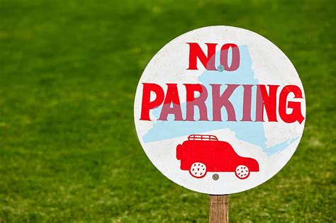 Is it legal to park on your lawn in Texas?