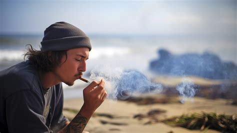 Is it legal to smoke on the beach in California?