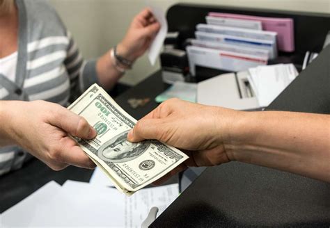 Is it legal to work cash in USA?