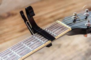 Is it okay to leave a capo on a guitar?