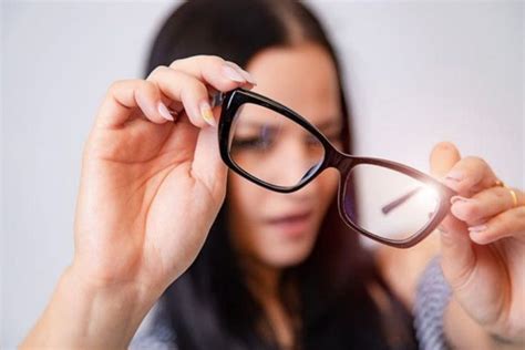 Is it okay to wear reading glasses without needing them?